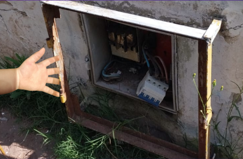 Un nene recibió una descarga eléctrica en una plaza del centro: sus padres iniciaron un pedido al Municipio