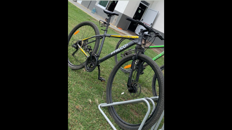 "Cuatro veces en una madrugada": ladrón acosó a una familia, les robó la bici y la policía nunca llegó