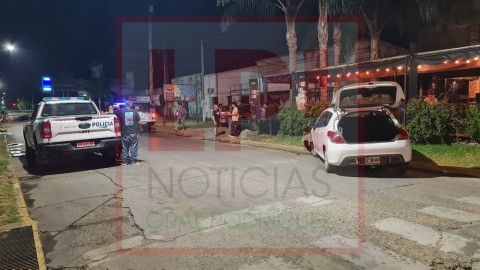 Un auto casi qued&oacute; incrustado en un reconocido resto bar c&eacute;ntrico en la noche del martes