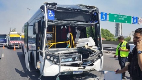 Cómo fue el tremendo choque de un colectivo de la línea 57 en el que viajaban rodriguenses