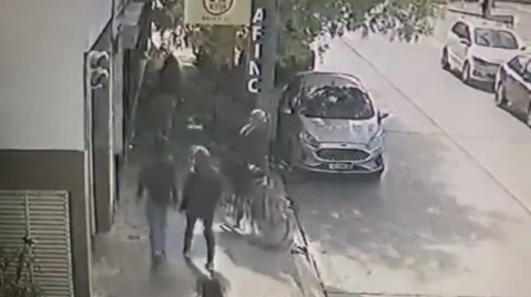 Video: así con total impunidad se robaron una bicicleta a plena luz del día en el centro