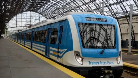 Cuál es la nueva estrategia para combatir la inseguridad en trenes como el Sarmiento