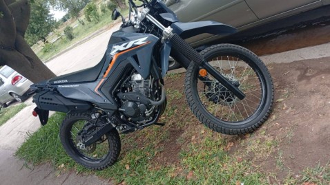 Violento robo de motochorros sobre un puente del Acceso Oeste altura Leloir: amagaron dispararles con ni&ntilde;os presentes