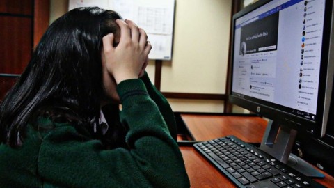 Avanza una ley para tratar el "grooming" en las escuelas bonaerenses