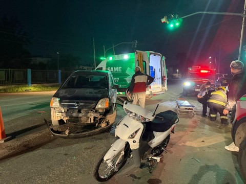 Una joven motociclista sufrió fuertes lesiones al ser impactada por un auto sobre Ruta 7 a la altura de Raffo