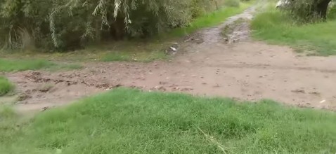 Vecinos del barrio Los Aromos y un reclamo que se repite desde hace años al country Terravista