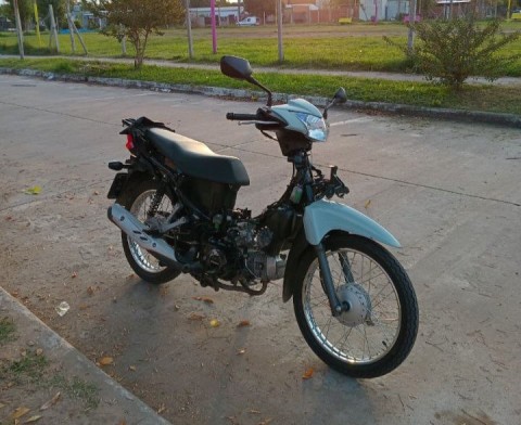 Otro robo de moto sobre la calle Corrientes: ahora a plena luz del día