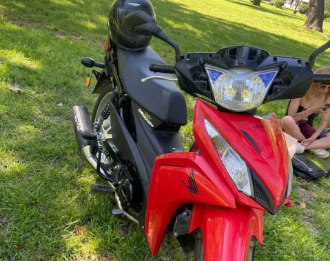Le robaron la moto dentro del shopping Nine de Moreno pero la recuperó de una forma "poco convencional"