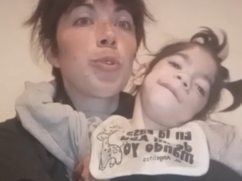 La delicada situación de Celeste, una nena que necesita un botón gástrico y varias cosas más: cómo ayudarla