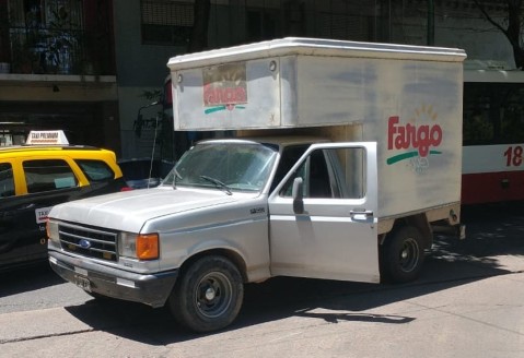 Familia sufrió el robo de una camioneta y la buscan desesperadamente