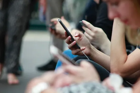 El Gobierno relanzó la línea para bloquear celulares robados en todo el país: cuál es y cómo funciona