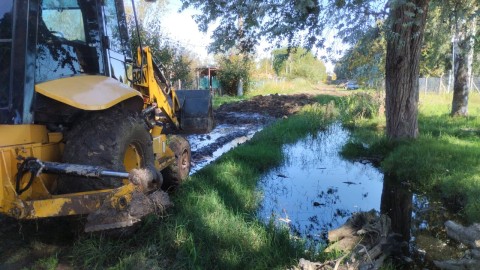 Tras los reclamos al country, vecinos de Los Aromos consiguieron la reparación de una calle