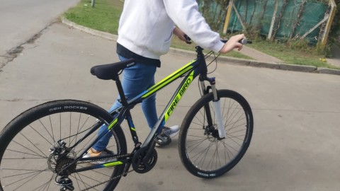 "Tuvo un Dios aparte": lo encañonaron para robarle la bicicleta cuando volvía de una cena familiar