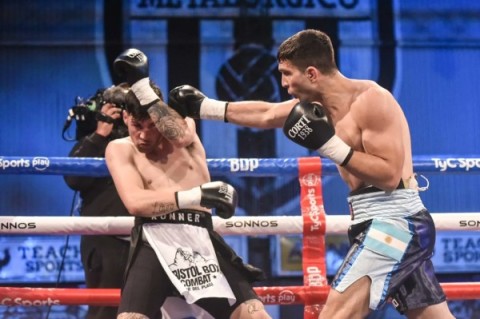 Santiago Fernández ganó su combate ante Carlos Ronner
