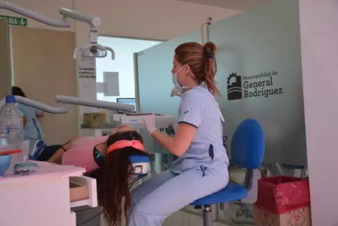 Comienza la “Semana de la Salud Bucal” con controles y actividades en distintos barrios rodriguenses