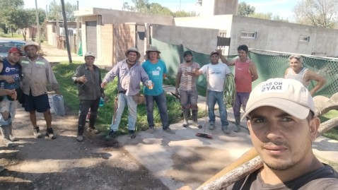 Vecinos de Los Aromos se unieron para hacer mejoras en las calles de su barrio