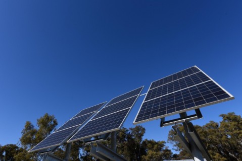 Nueva ley en la Provincia: los vecinos que tengan paneles solares podrán "vender" su energía a la red eléctrica