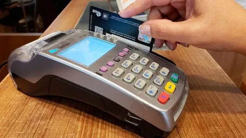 ARCA le restringió el uso de las tarjetas bancarias a un grupo de contribuyentes: por qué motivo