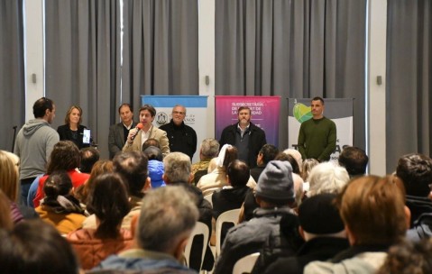 Con presencia del Gobierno bonaerense, se entregaron cientos de escrituras y recorrieron obras finalizadas en un barrio