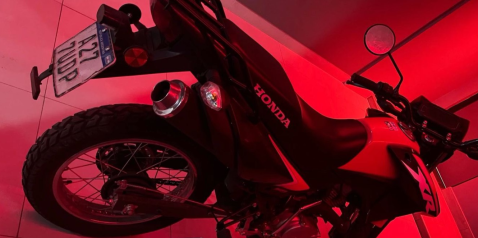 "Bajate o te pego un tiro": violento robo de moto a una pareja en Colectora Norte y a plena luz del d&iacute;a