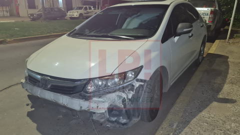 Choque en el centro entre un auto y un colectivo en la noche del jueves