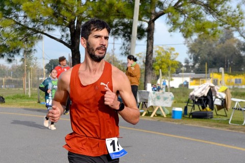 Correr 24 horas, el desafío mundial de un atleta rodriguense que necesita recaudar fondos