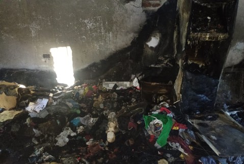 Video: un voraz incendio dejó en una situación crítica a una joven madre y su bebé