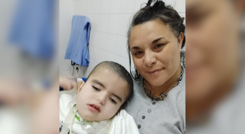El desesperado pedido de una madre con su hijo de 5 años internado hace cinco meses