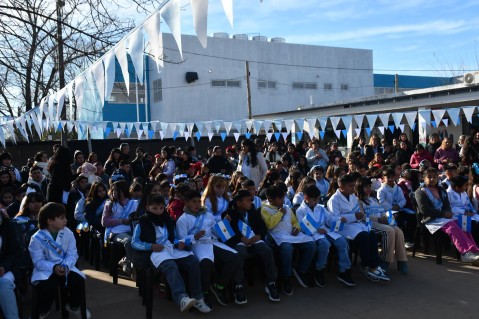 M&aacute;s de 3200 estudiantes rodriguenses prometieron a la Bandera