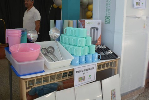 El municipio entregó equipamiento de cocina a 21 establecimientos educativos de Gral. Rodríguez
