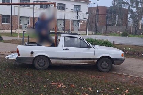 Robaron una camioneta frente al Banco Provincia y quedaron grabados por cámaras particulares
