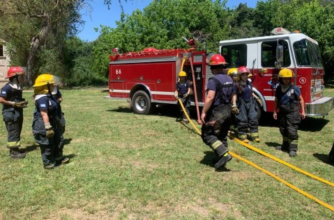 Los Cadetes de los Bomberos Voluntarios de Gral Rodríguez tuvieron un entrenamiento muy especial