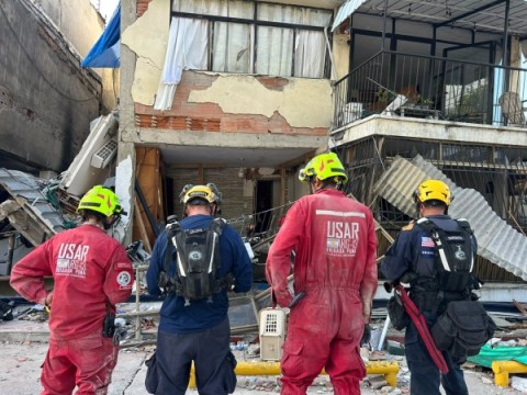 El arduo trabajo de los Bomberos rodriguenses en el coraz&oacute;n de la tragedia en Venezuela
