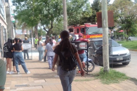 Preocupación y tensión por un incendio en el edificio donde funciona un centro médico