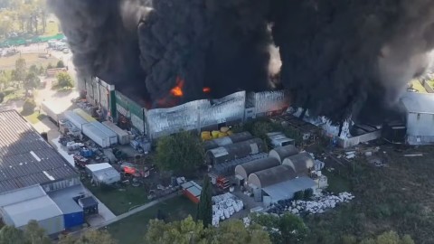 Suspendieron las clases en una escuela rodriguense a ra&iacute;z del incendio en Francisco &Aacute;lvarez