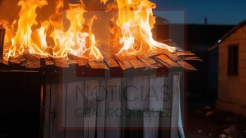Incendio de una vivienda afectó a un vehículo en la madrugada del domingo en barrio Villa Vengochea