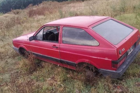 Cómo y en qué estado apareció el auto robado de la puerta de una casa del centro