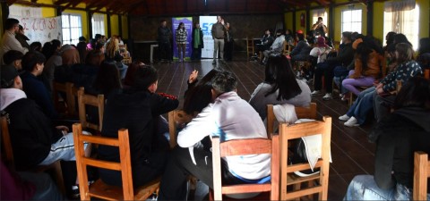 Se realiz&oacute; un encuentro distrital preparatorio del programa "J&oacute;venes y Memoria 2026"