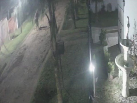 Video: le robaron la bicicleta de adentro de su propiedad y el delincuente quedó filmado