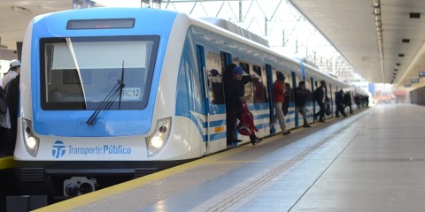 Cu&aacute;l es el plan del gobierno para avanzar con la privatizaci&oacute;n de los trenes metropolitanos