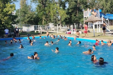 Se puso en marcha la colonia de verano para adolescentes en el Polideportivo Municipal: días y horarios disponibles