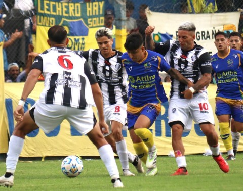 El "Lechero" obtuvo un triunfo agónico y sigue con puntaje ideal
