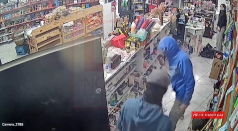 Video: robo a mano armada en un supermercado de barrio Güemes