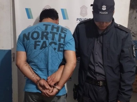 Informaron la detención de un sujeto que portaba un arma en un botinero