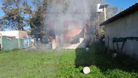 Voraz incendio en una casa de un empleado municipal: tuvo que ser asistido por SAME