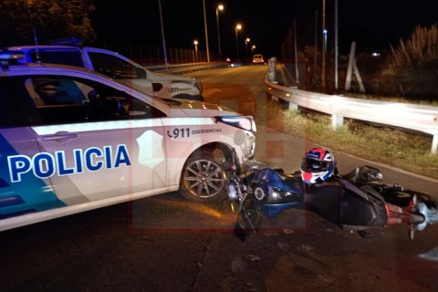 Polic&iacute;a Vial persigui&oacute; a presuntos motochorros en la Autopista y captur&oacute; a uno con un arma cargada