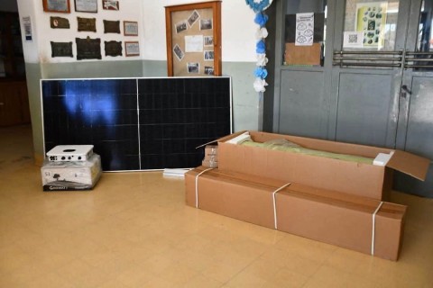 La Escuela Secundaria Javier Tapi&eacute; recibi&oacute; equipos de energ&iacute;a solar para capacitar a sus estudiantes