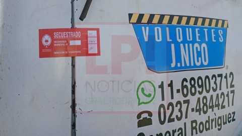 Conflicto en barrio Hermoso: secuestraron un camión que transportaba residuos hacia un basural clandestino
