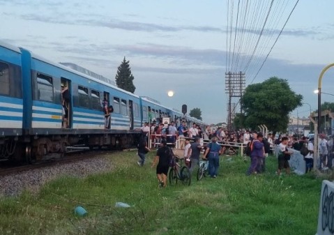 La incre&iacute;ble y desesperante situaci&oacute;n que vivi&oacute; un vecino rodriguense en un viaje del Tren Sarmiento