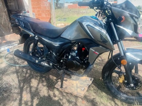 Motochorros armados asaltaron a un motociclista sobre la Ruta 24
